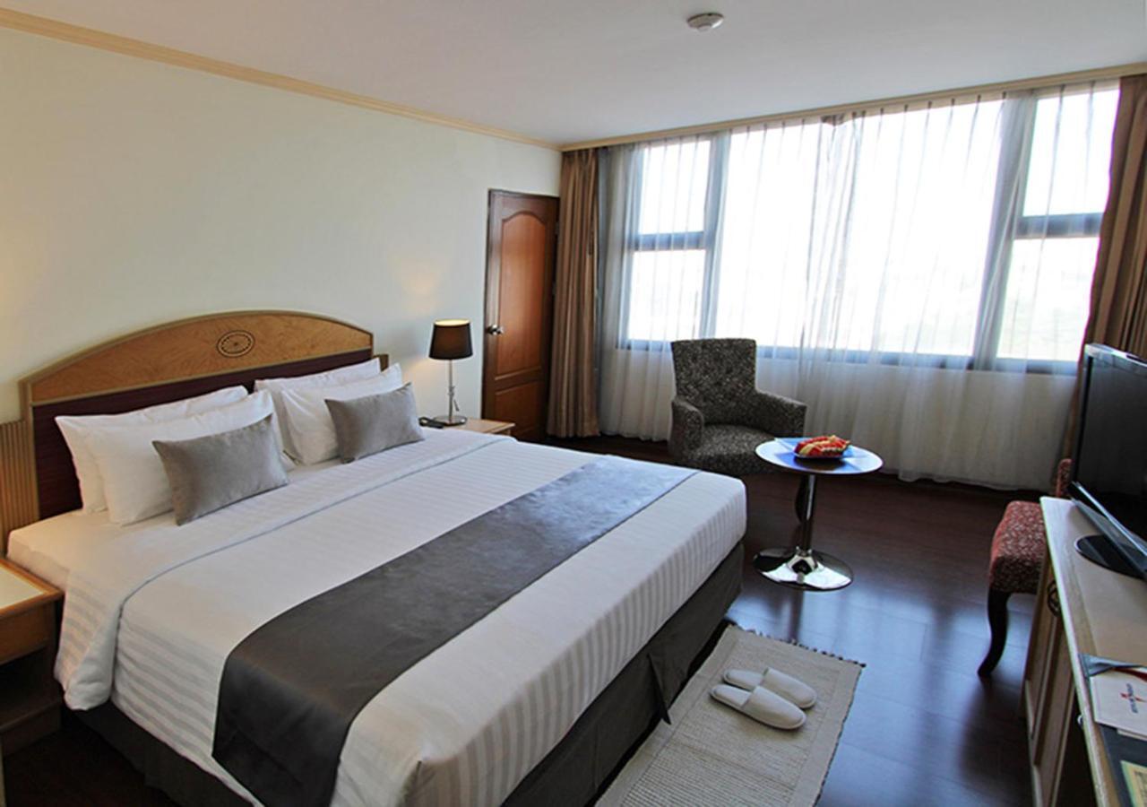 Grand Tower Inn Rama 6 Bangkok Exterior photo
